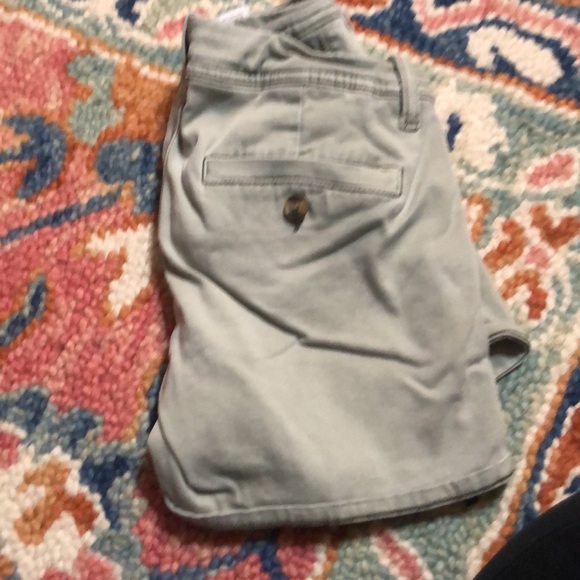 AE green khaki shorts - Picture 2 of 2